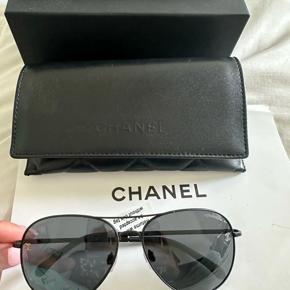 CHANEL Black Classic Pilot Aviator Sunglasses NWT - Picture 2 of 5